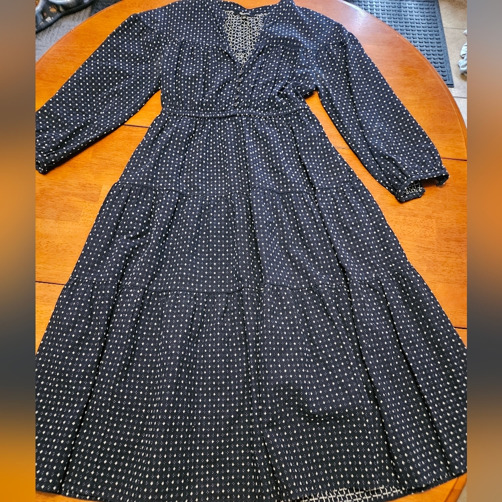 Dobby Tiered V-Neck Midi Dress - Picture 5 of 15